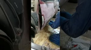 нанесение полиэфирной смолы на авто