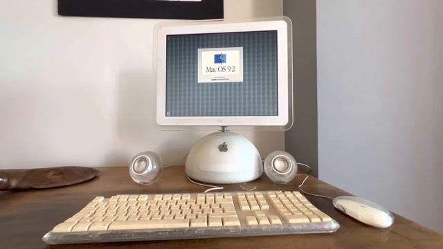 first iMac G4 (2002) booting in Mac OS 9 смотреть онлайн