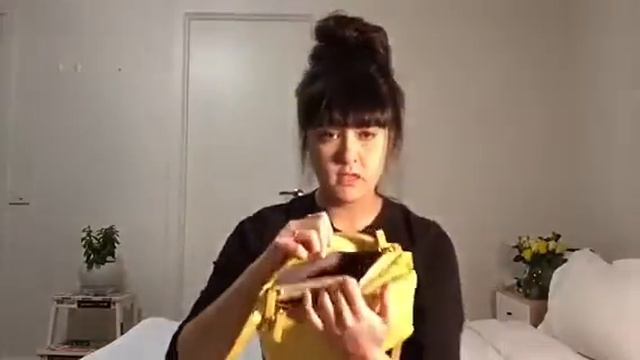 Céline Trio Bag Review in Yellow смотреть онлайн