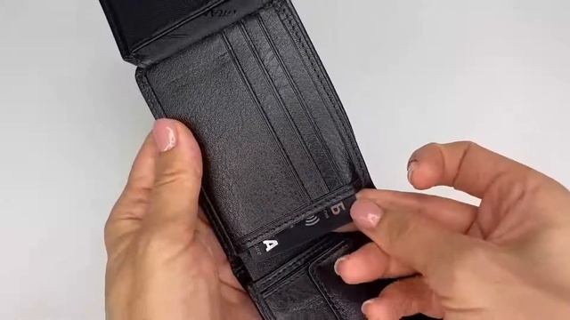 Складное портмоне с откидным отсеком и монетницейсерый, гладкая кожа 930 107 SS смотреть онлайн