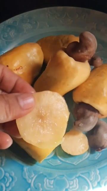 NINJA CUTTING CASHEW FRUIT #shorts смотреть онлайн
