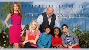 Сериал Джесси - 2 сезон 12 серия «Похититель игрушек» / Jessie