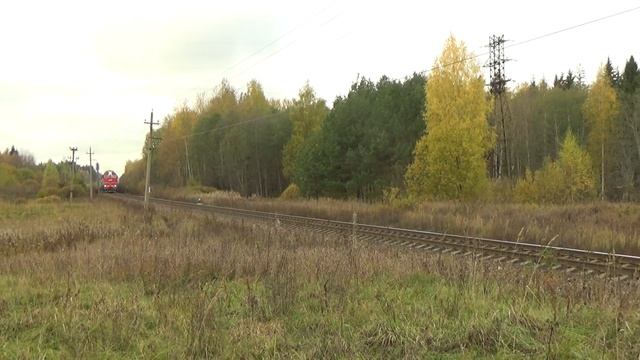 Магистральный тепловоз 2ТЭ116УД 042 с грузовым поездом. смотреть онлайн