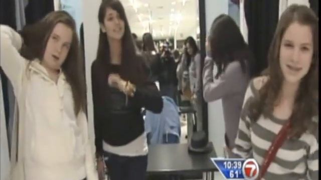 Talia, Andrea and Adriana with Jeanine Mason ( and Talia's Dad) смотреть онлайн
