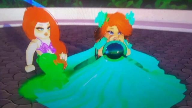 ПЕРЕОДЕВАЕМСЯ В ПРИНЦЕССОК В РОЯЛ ХАЙ👸 смотреть онлайн