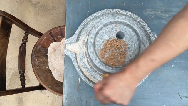 Granite Hand-Mill or Quern Stone Mill Demonstration - grind flour the old way смотреть онлайн