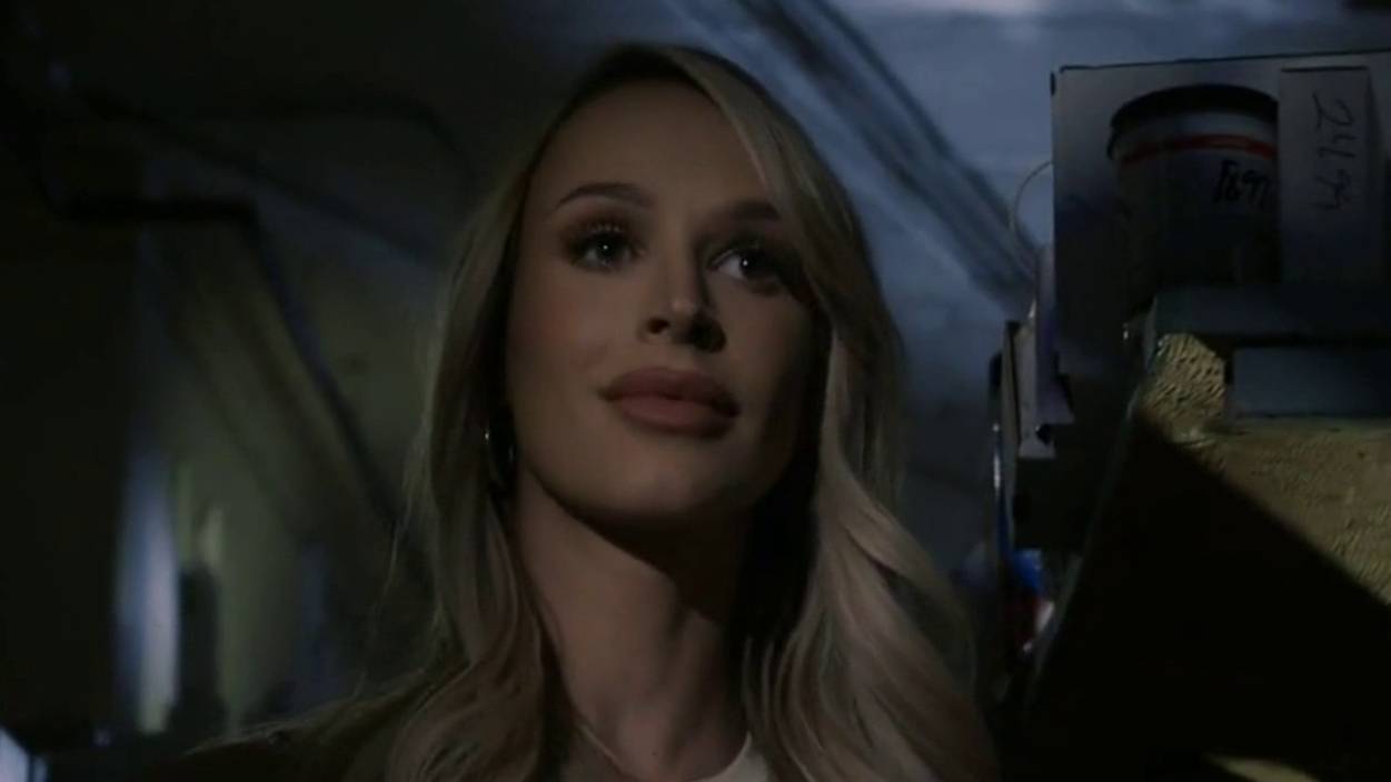 "Шопинг" красотки Эммы смотреть онлайн