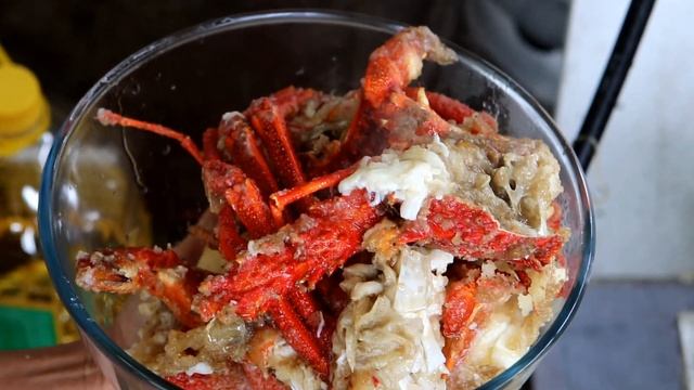KHMER FOOD BIG LOBSTERS WITH GINGER GARLIC KHMER RESTAURANT STYLE របៀបឆាបង្កងអោយឆ្ងាញ់ THIDA COOKIN смотреть онлайн