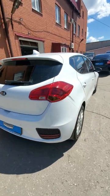 Kia Ceed 1.6 AT Luxe (130 л.с.) 2017 белый смотреть онлайн