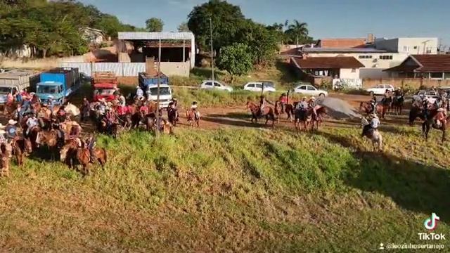 LEOZINHO SERTANEJO!! Drone/Romaria Santa Rita de Cassia B.F смотреть онлайн