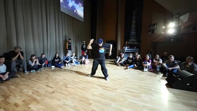 MIF BATTLES 2015. POPPING. Coy g VS Boris смотреть онлайн