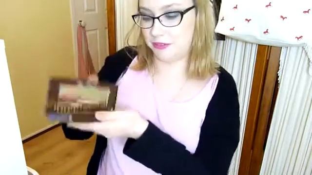 Decluttering Series- Large Eyeshadow Palettes смотреть онлайн