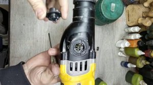 Как на перфораторе DeWalt снять переключатель режимов