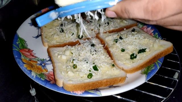 Garlic Bread in Microwave Oven | Delicious Cheesy Garlic Bread смотреть онлайн