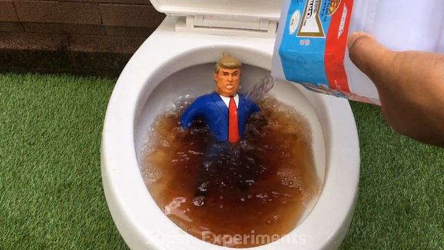 Experiment !! Stretch Armstrong VS Coca Cola, Pepsi, Mango Juice and Mentos in Toilet смотреть онлайн