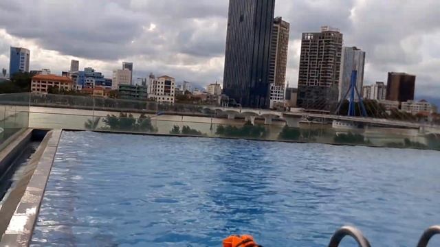 Melia Vinpearl Riverfront Swimming Pool,Danang смотреть онлайн