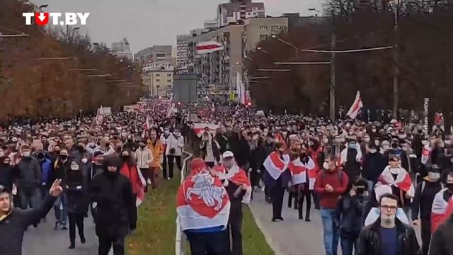 Многотысячная колонна протестующих дошла до площади Бангалор 25 октября смотреть онлайн