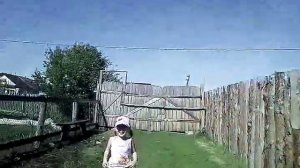 Как девочки играют в футбол.