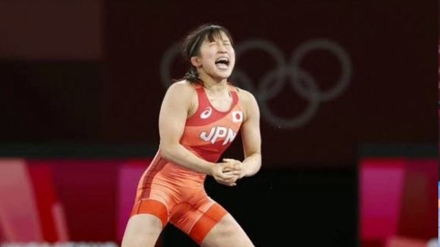 須崎優衣　絶叫Ｖ！世界切符獲得で五輪２連覇へ大前進「一緒に戦ってきた選手の分まで」 смотреть онлайн