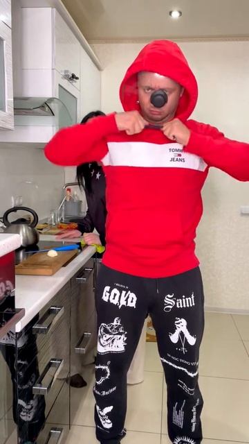 Как порезать лук без слез - #Shorts от Корявый VLOG - Денис Бубнов смотреть онлайн