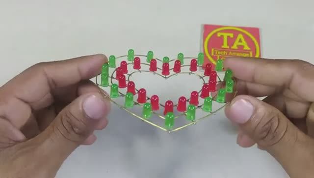 Электронная поделка со СВЕТОДИОДАМИ на счётчике NE555 смотреть онлайн