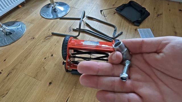 Einhell GC-HM Manual Mower Unboxing & Assembly смотреть онлайн