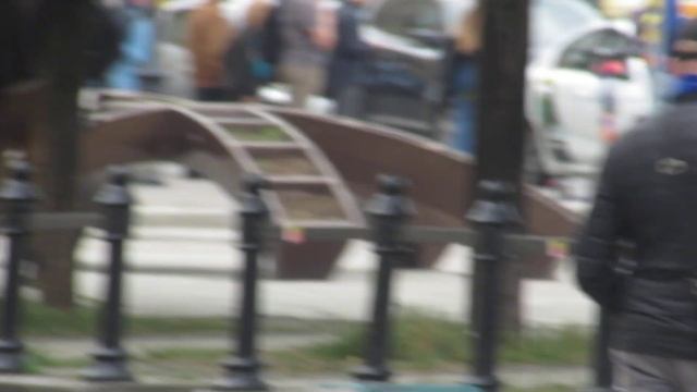 СЕННАЯ ПЛОЩАДЬ ИДУТ ЛЮДИ смотреть онлайн