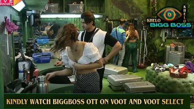 Biggboss 15 Live,Omg!! Miesha Iyer Wardrobe Malfunction In Bigg Boss 15, खुल गए Miesha के कपड़े