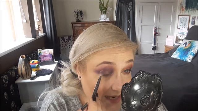 Lifes a Drag Palette | Lunar Beauty | Review | Swatches | UK | Cruelty Free смотреть онлайн