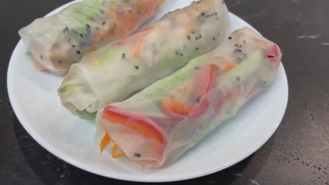 СПРИНГ РОЛЛЫ С КУРИЦЕЙ _ ПОЛЕЗНАЯ И ВКУСНАЯ ЗАКУСКА _ БЫСТРЫЙ ПП РЕЦЕПТ _ SPRING ROLLS смотреть онлайн