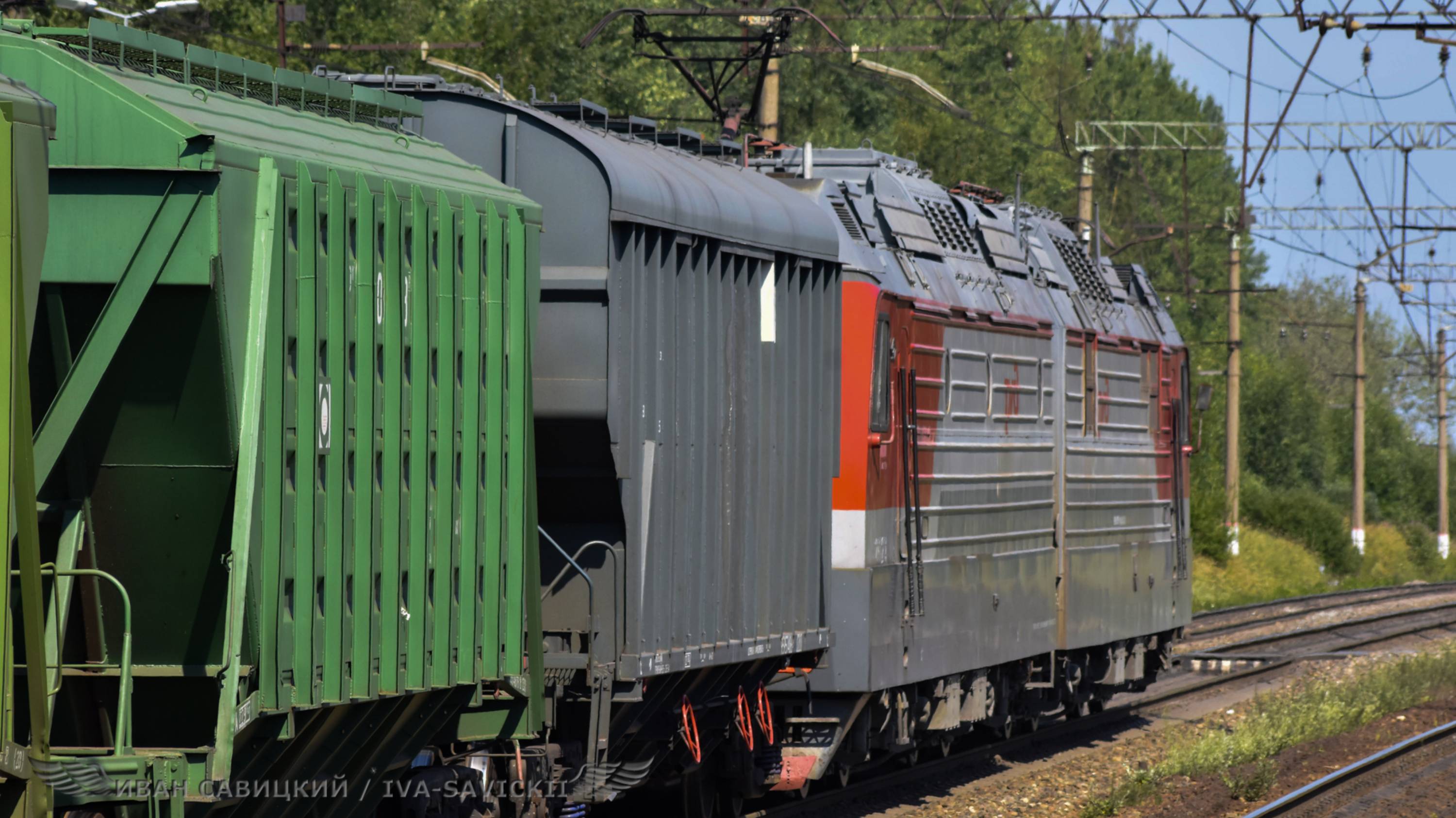 Поезд с электровозом 2ЭС4К-113 вышел из Мги смотреть онлайн