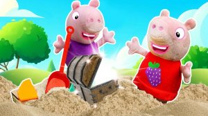 Секретный клад свинок!  Как дети нашли сюрприз в песочнице! Видео про игрушки Свинка Пеппа