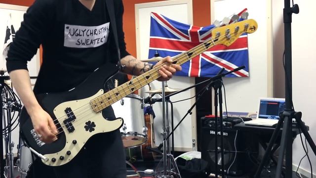 Christmas(ish) Bass Playing - Primadonna Precision Bass смотреть онлайн