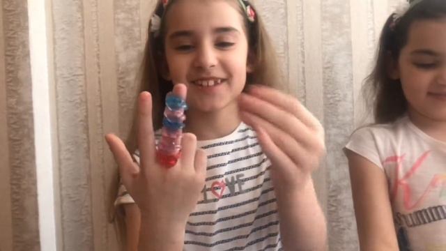 Блески для губ/Много блесков и много колец смотреть онлайн