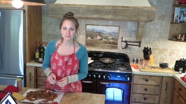 Quick Thanksgiving Tip 2: Make your Own Candied Walnuts | Danielle Walker смотреть онлайн