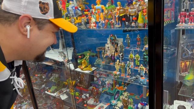 Deciding which one I need for the collection (Toy Hunting) смотреть онлайн