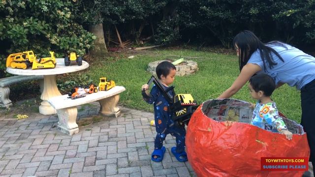 Plippi Toys #Giantsurpriseegg Tonka bulldozer toys. #tonkacementmixer toys смотреть онлайн