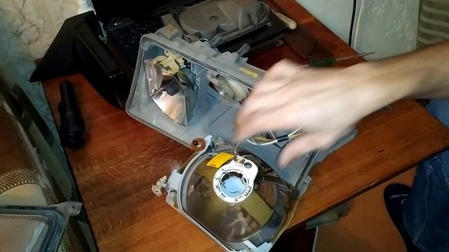 Мерседес 190 w201 Как разобрать фару Boshe, Hella чтобы не сломать.Своими руками смотреть онлайн