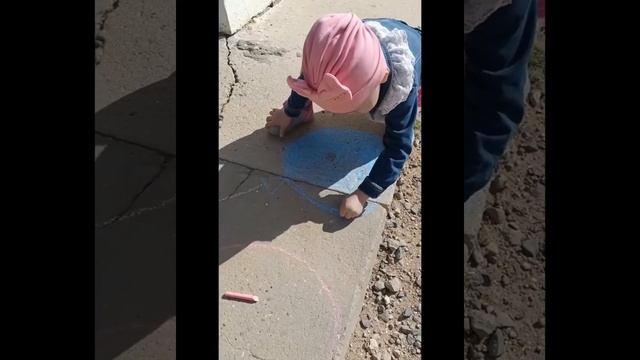 "Бақытты балалық шақ" асфальтқа сурет салу. "Ақбота" тобы. Тәрбиешісі: Жайекенова Гүлсина. смотреть онлайн
