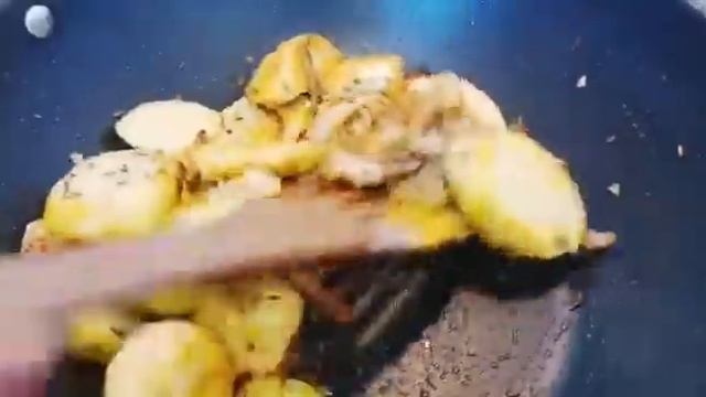 Baingan aloo very tasty. Баклажаны картофель. ऑबर्जिन आलू। смотреть онлайн
