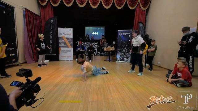 Max/Glaz vs Сева/Петя l 1/4 Breaking kids l Реакция-2021 смотреть онлайн