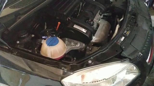 Skoda Fabia 1,4 16 кл. Замена прокладок маслоотделителя смотреть онлайн