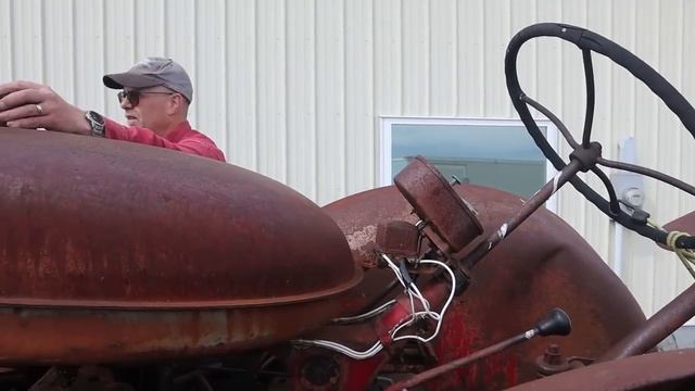 Let's Look at some Vintage Tractors For Sale! смотреть онлайн