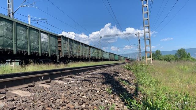 Электровоз ВЛ80Р-1739/1771А + толкач 3ЭС5К-042 с грузовым поездом смотреть онлайн