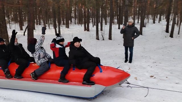Катание на банане. смотреть онлайн