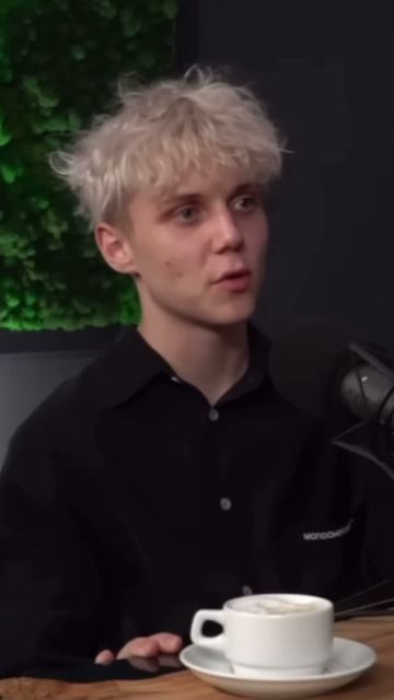 От «Венера-Юпитер» и до «Вишневого» — творческий путь Вани Дмитриенко смотреть онлайн