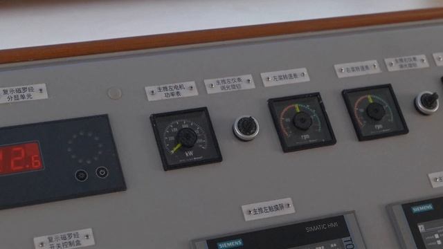 Китай запустил в эксплуатацию крупнейший в мире контейнеровоз на электротяге смотреть онлайн