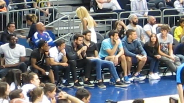 Kadın basket takımının rezil oyunuyla işkencesine daha fazla dayanamayan ilk kişi Bobby Dixon olur смотреть онлайн