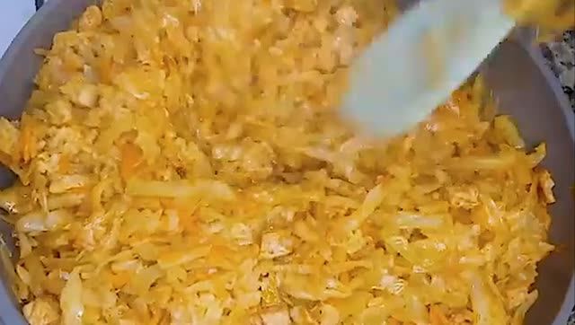 Вкусная Тушеная капуста на сковороде с мясом. Рецепты из капусты смотреть онлайн
