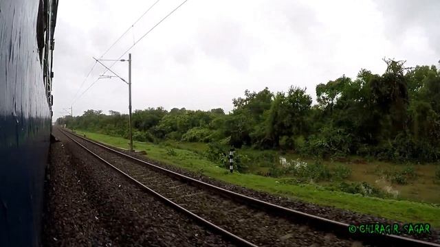 Camera under Heavy Downpour | Train in Rain | Onboard Train Video | Indian Railways смотреть онлайн